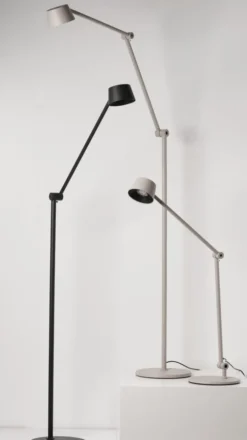 Antidark Direction F1 gulvlampe, sort