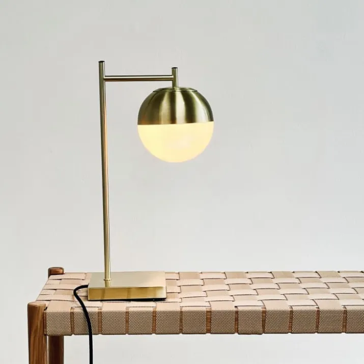 Dyberg Larsen Caen bordlampe