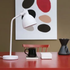 Dyberg Larsen Coast bordlampe, hvid