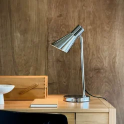 Dyberg Larsen DL12 bordlampe, krom