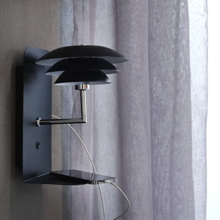 Dyberg Larsen DL20 væglampe med USB, sort