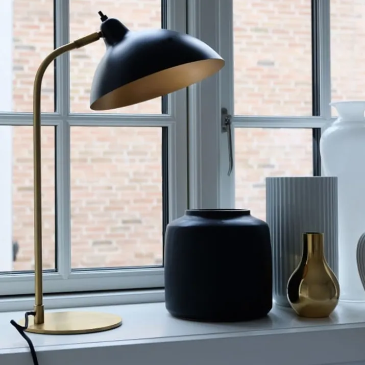 Dyberg Larsen Futura bordlampe