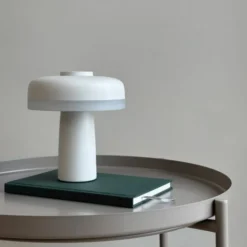 Dyberg Larsen Porter genopladelig bordlampe, hvid