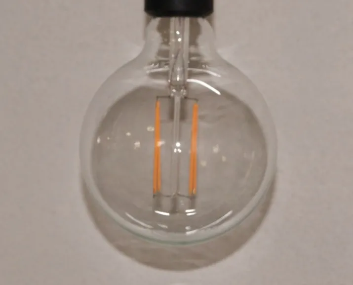 Halo Design Colors Extra De Luxe E27 globepære, 1800K, 2W, Ø8 cm