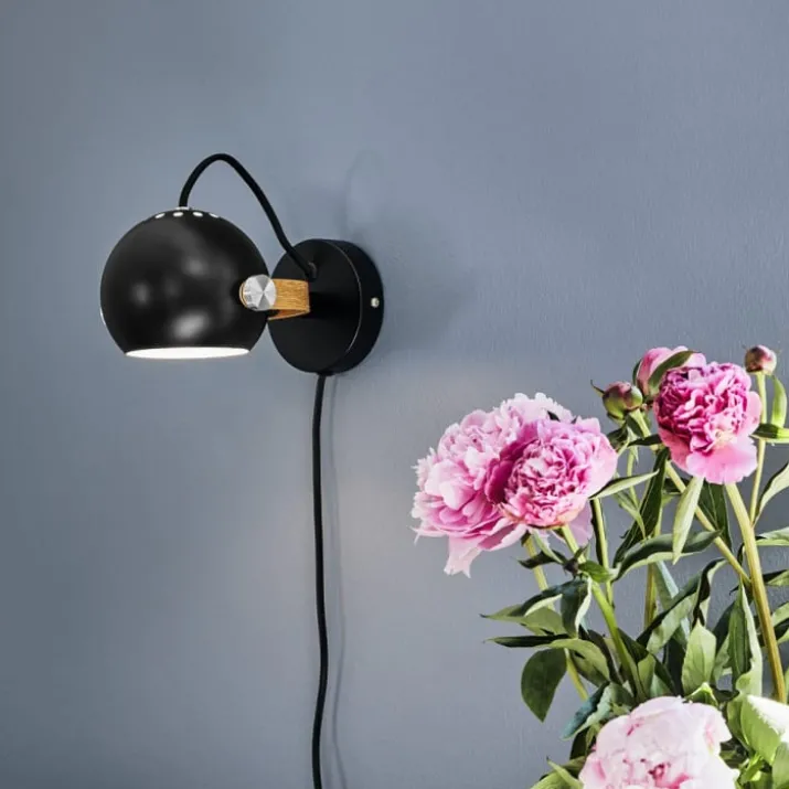 Halo Design D.C vägglampa, svart
