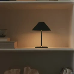 Halo Design Hygge genopladelig bordlampe, H20 cm, mørkegrøn