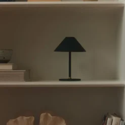 Halo Design Hygge genopladelig bordlampe, H20 cm, mørkegrøn