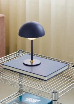 Halo Design Moon Portable genopladelig bordlampe, blå