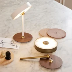 Halo Design On The Move genopladelig bordlampe, hvid