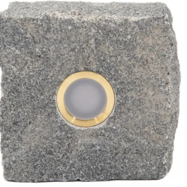 Light By Juhl chaussesten med Cosmos spot, 9x9 cm, messing