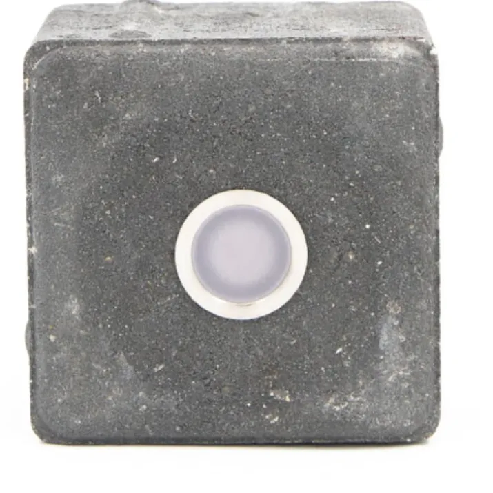 Light By Juul betonflise med Cosmos spot, sort, 10x10x6 cm