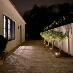 Light By Juul Chaussesten med Juulius 1 kippet spot, earl blue