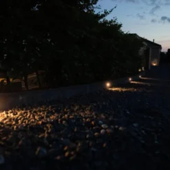 Light By Juul Holmegaardsten kantblok med Cosmos spot, antracit