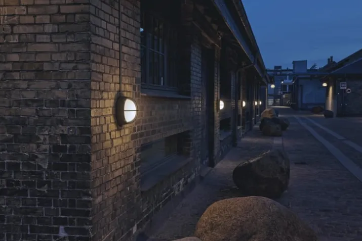 Louis Poulsen skotlampe, 3000K, uafskærmet, opal aluminium