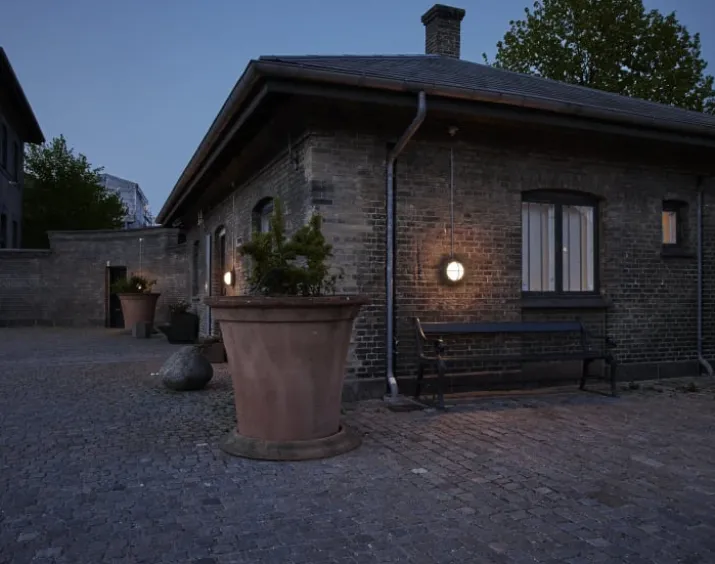 Louis Poulsen skotlampe, 4000K, uafskærmet, opal aluminium