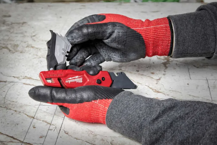 Milwaukee Fastback foldekniv, med klingeopbevaring til 5 klinger