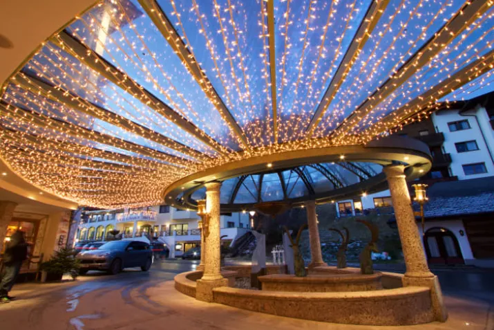 MK String Lite LED lyskæde, 90 koldhvid, 230V, 4,5 meter, sort