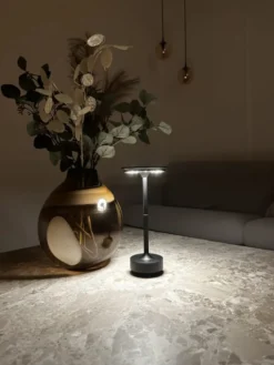 Nordic Light Skagen genopladelig bordlampe, sort
