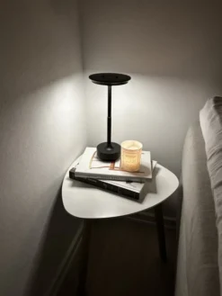 Nordic Light Skagen genopladelig bordlampe, sort