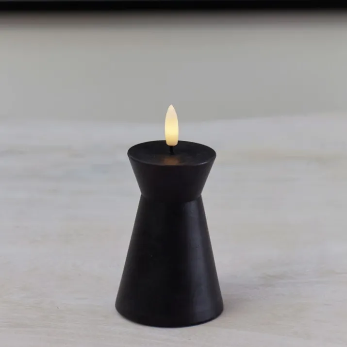 Sirius Sille Nordic Sculpture Kegle kunstig stearinlys, sort